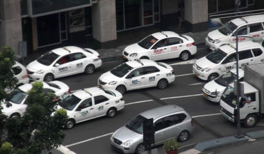 白色出租车新作案手法！马卡蒂中国公民手机被抢
