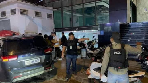 涉嫌拍色情片警方包围大楼逮捕50多名中越柬男女