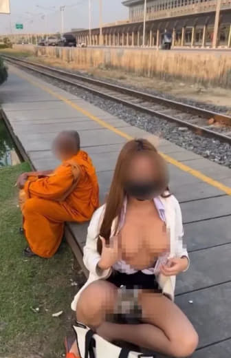 泰国女网红网上公开出售与僧侣的性爱视频引网友公愤！