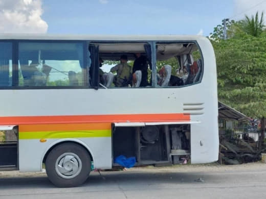古岛省一巴士遭炸弹袭击致7人受伤
