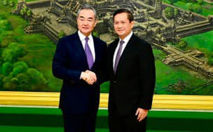 今天下午，王毅在金边会见柬埔寨候任总理洪马内。