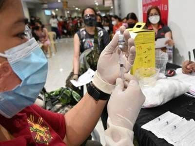 菲律宾卫生部周六表示，民众在接种新冠肺炎疫苗期间确实有可能发生意外，这...