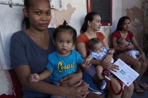 菲律宾卡坦端内斯省(Catanduanes)Virac镇7名儿童在村庄...