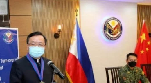 继中国驻菲律宾大使黄溪连于12月23日星期四访问菲律宾后，中国政府向菲...