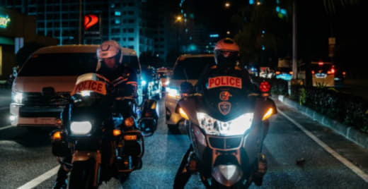 菲律宾警察为“中国博彩车辆”出行“开道”？