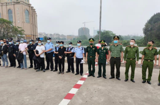 4名中国福建籍通缉犯因在越南芒街开展电信诈骗活动，被警方逮捕、遣返！
