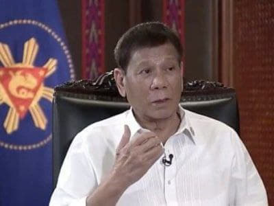 在周五晚间播出的一对一采访中，菲律宾总统杜特地承认，大多数菲律宾人不希...