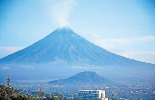 警惕！菲塔尔火山附近出现雾霾，已有36名学生入院！