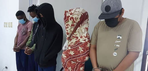 菲律宾国家调查局周五宣布，两名尼日利亚人和三名菲律滨人在本周的诱捕行动...