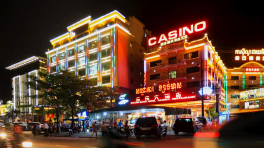 近日，柬埔寨西港省长郭宗仁披露：西港现有赌场97家（持牌），其中有60...