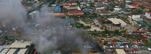菲律宾宿务市知名购物中心APMMall下午突发大火，经过5个小时的扑救...