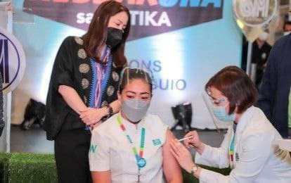 菲律宾碧瑶市设立药房和免下车疫苗接种点