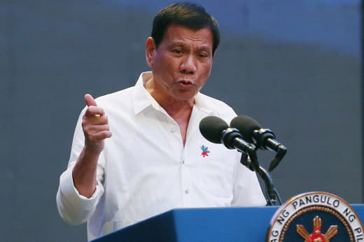 菲律宾总统杜特地周一晚间在电视讲话中警告公众不要在网店购买和销售假药，...