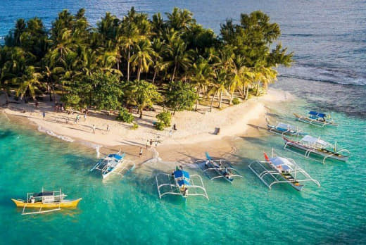 菲律宾著名的世界级冲浪胜地锡亚高岛正向游客重新开放，距该岛遭受台风奥黛...