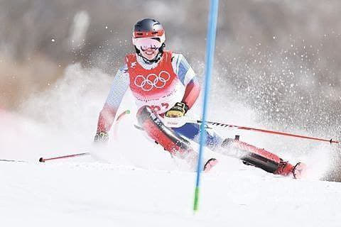 综合报道2月16日上午，随着北京冬奥会高山滑雪男子回轮第一轮比赛的结束...