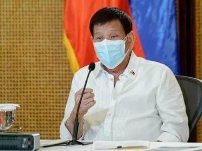 在周五晚间播出的一对一采访中，菲律宾总统杜特地发誓，他将通过确保公平和...