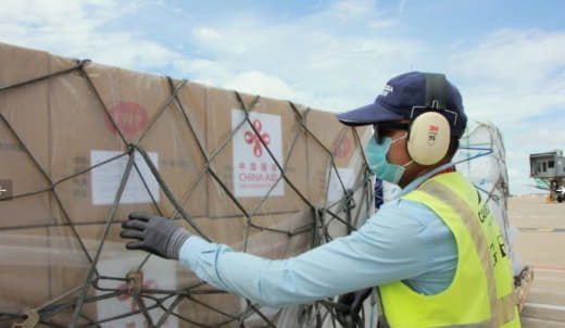 中国向柬埔寨捐赠30万盒新冠病毒检测试剂