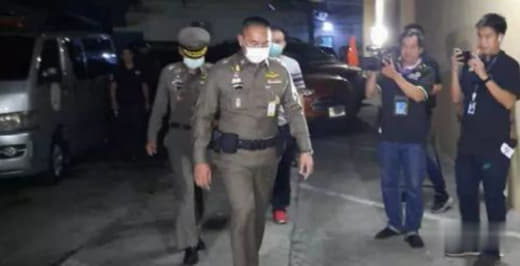 泰国暴徒刺伤波贝赌场保安后逃跑，独留女伴在原地