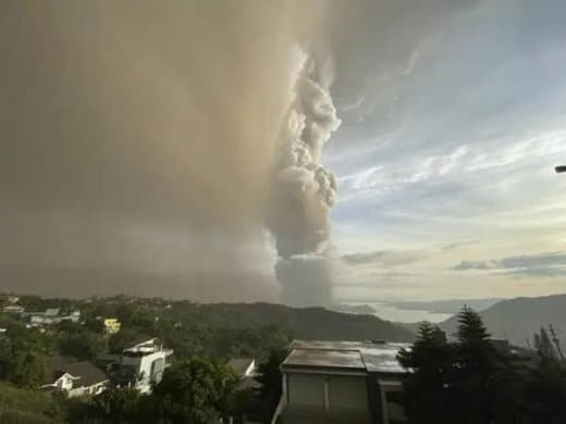 菲律宾塔阿尔火山活动加剧气体排放量上升