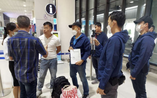 中国男子在泰国机场盗窃同胞价值上百万LV包后被捕！受害者：我的包，全球...