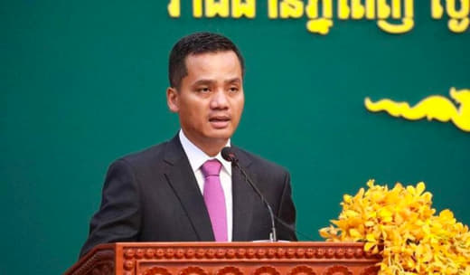 近日，柬埔寨副总理兼内政部长苏速卡表态：交通协警无权罚款，只有维护交通...