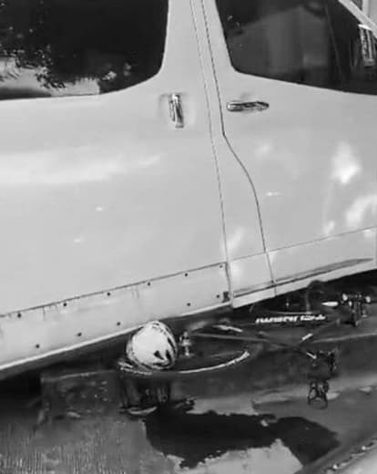 SMMOA海边区两自行车爱好者遭面包车碾压死亡