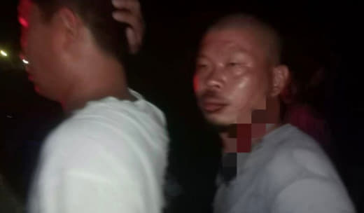 昨晚，波贝，一名中国包工头被另外2名中国人殴打致伤，其柬埔寨籍老婆劝架...