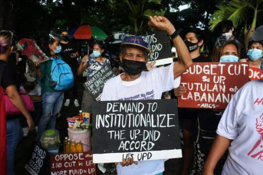 菲律宾戒严49周年激进组织在马尼拉市多地举行示威