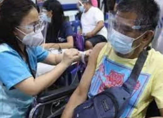 全国已有至少2100人接种了第二剂加强针新冠肺炎疫苗。