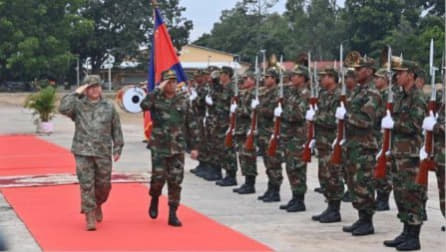 据柬媒消息，9月21日上午，洪森亲王次子洪玛能同国防部长狄西哈上将共同...