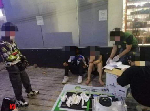 菲律宾缉毒署近日在马卡蒂市逮捕一名中国台湾人及其菲律宾同伙，查获600...