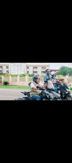 菲律宾总统杜特地再次骑上三轮摩托