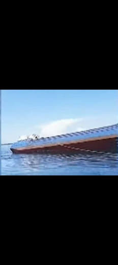 菲律宾海岸警卫队周五报告称，一艘货船在奎松省Real港发生倾斜，导致船...