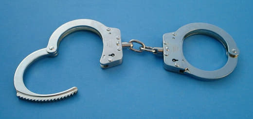 Okada一名中国男子因抢劫勒索被捕10月21日，