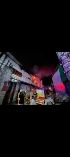 菲律宾泰泰市纺织仓库大火2消防员受伤