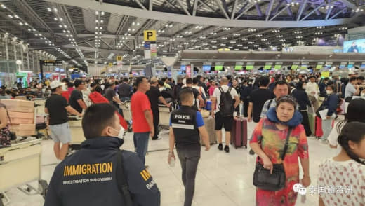 一名中国逃犯在泰国机场被捕