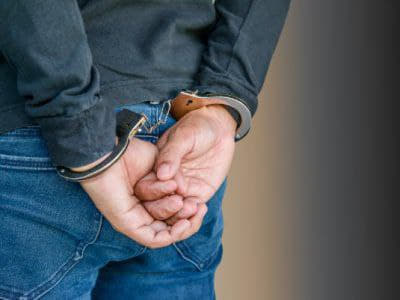 菲律宾移民局近日逮捕一名因涉嫌对未成年人实施性犯罪而被通缉的美国公民。