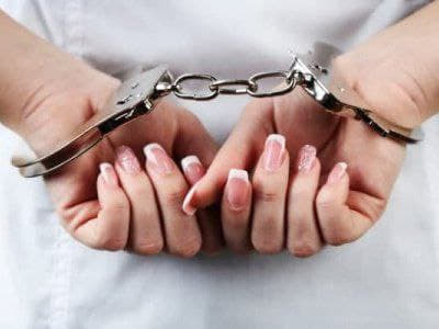 菲律宾奎松省(Quezon)警方逮捕六名使用假产权/土地证典当房地产的...