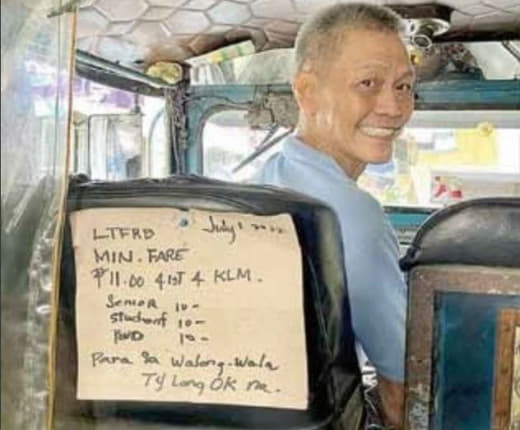 在汽油和基本商品价格上涨之际，一位61岁的集尼车司机为贫困乘客提供免费...