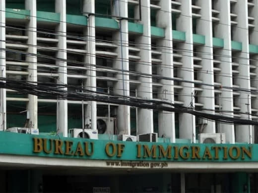 移民局警告外国学生与提供假签证印章的工人