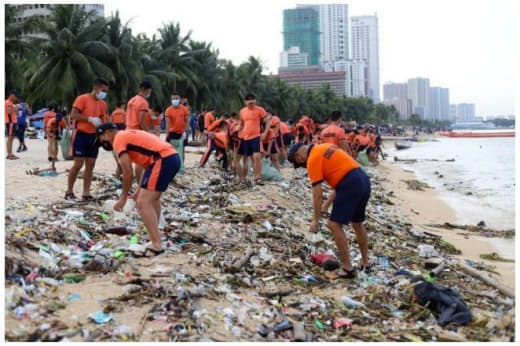 菲律宾海岸警卫队在马尼拉白沙滩清出1000袋垃圾