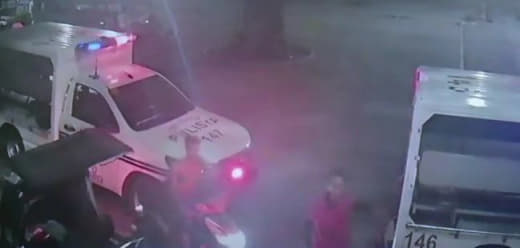 菲律宾马尼拉警方近日在A.Bonifacio大街成功追捕一辆被盗出租车...