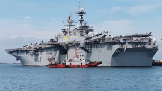 当地时间9月27日，美国海军两栖攻击舰“的黎波里号”(USSTripo...