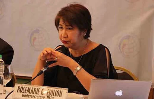 当地时间10月11日，菲律宾国家经济发展署(NEDA)副署长罗斯玛丽·...