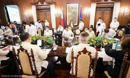 当地时间10月12日，菲律宾总统府表示，菲律宾期待继续与中国的旅游业关...