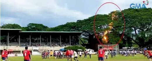 菲律宾一场足球赛，主裁判惨遭闪电击中，1关键因素保住小命