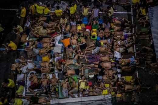 臭名昭著的菲律宾监狱，4.9万囚犯每天3-5人死亡，躺满殡仪馆的尸体无...