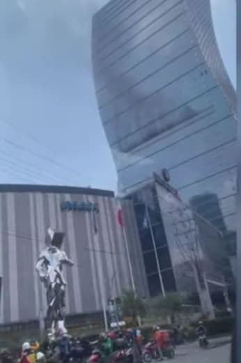 菲律宾曼达卢永市SMMegaTower商用楼27楼突发火情