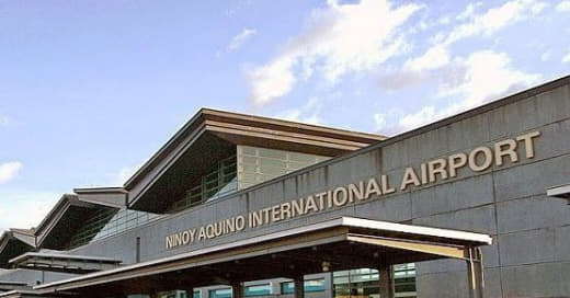 受台风影响马尼拉NAIA机场跑道昨日关闭至晚上10点