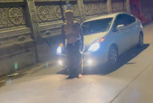 昨晚，金边，一中国男子（纹身哥）约一位人妖过夜，谈好价钱为100美元。